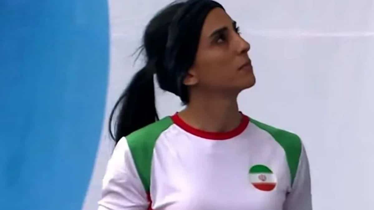 Elnaz Rekabi scomparsa ma arrivano smentite: l’atleta di origini iraniane è finita al centro di polemiche per non aver indossato il velo