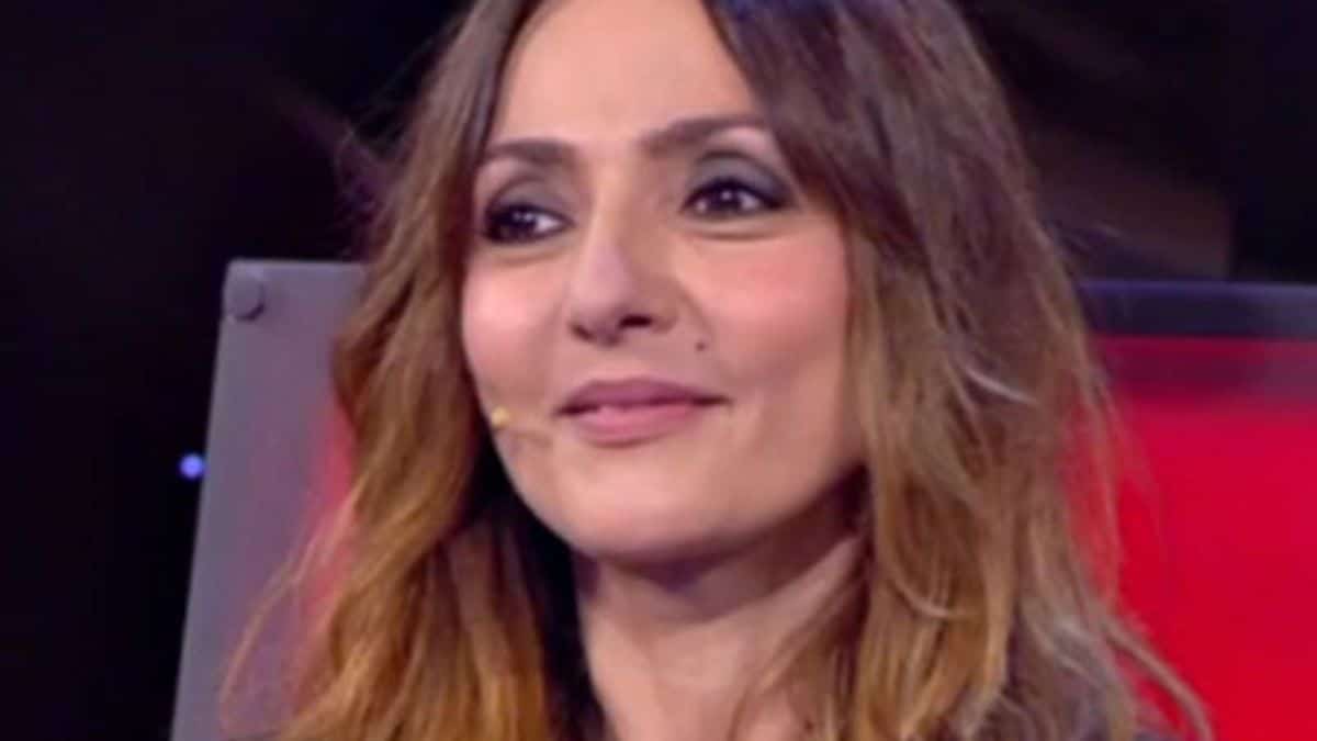 Ambra Angiolini, sfratto: c’è l’ordinanza ma l’attrice non vuole lasciare la casa di Milano