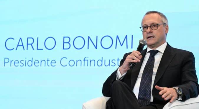Dopo aver incensato Draghi per mesi ora Bonomi chiede aiuto al nuovo governo per salvare le industrie