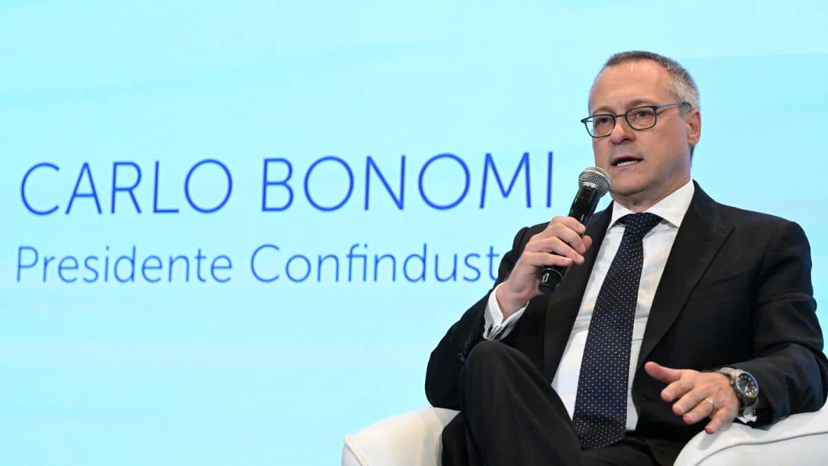 Dopo aver incensato Draghi per mesi ora Bonomi chiede aiuto al nuovo governo per salvare le industrie