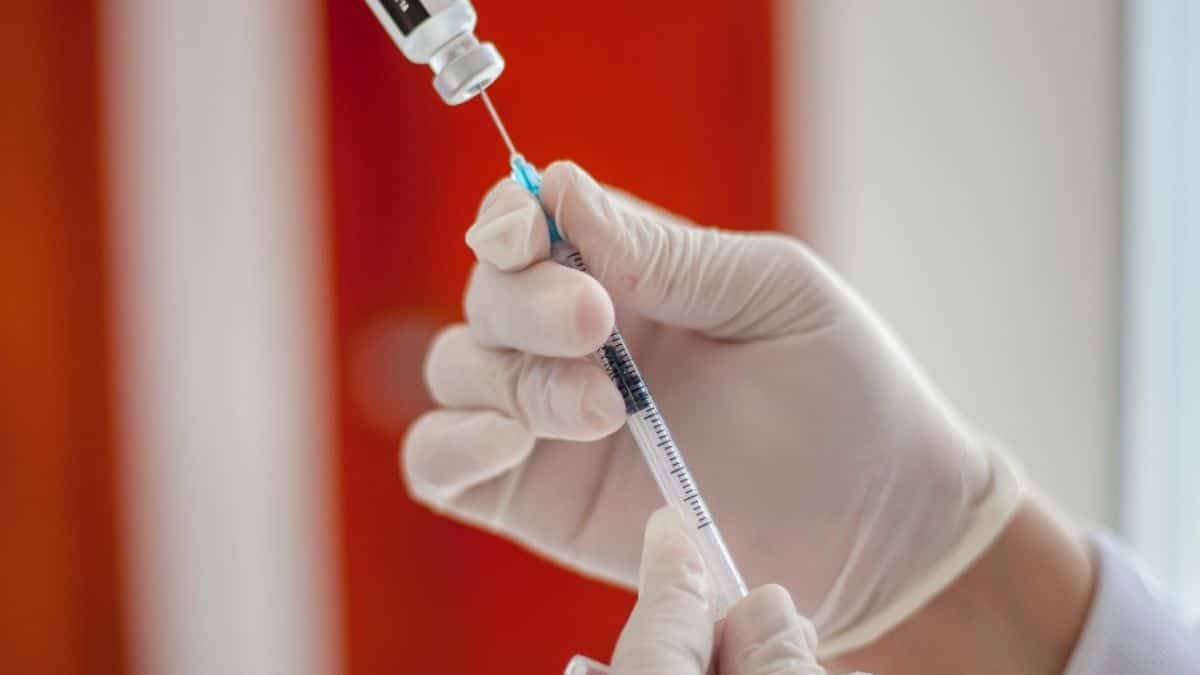 Covid, vaccinazioni in aumento così come i positivi. Gimbe: “I contagi crescono oltre il 50%”