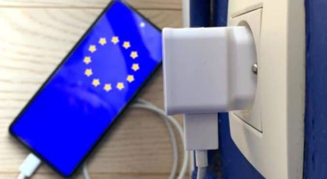 Caricabatteria unico, arriva l’approvazione dell’Unione Europea: dal 2024 obbligatorio per cellulari, tablet e fotocamere