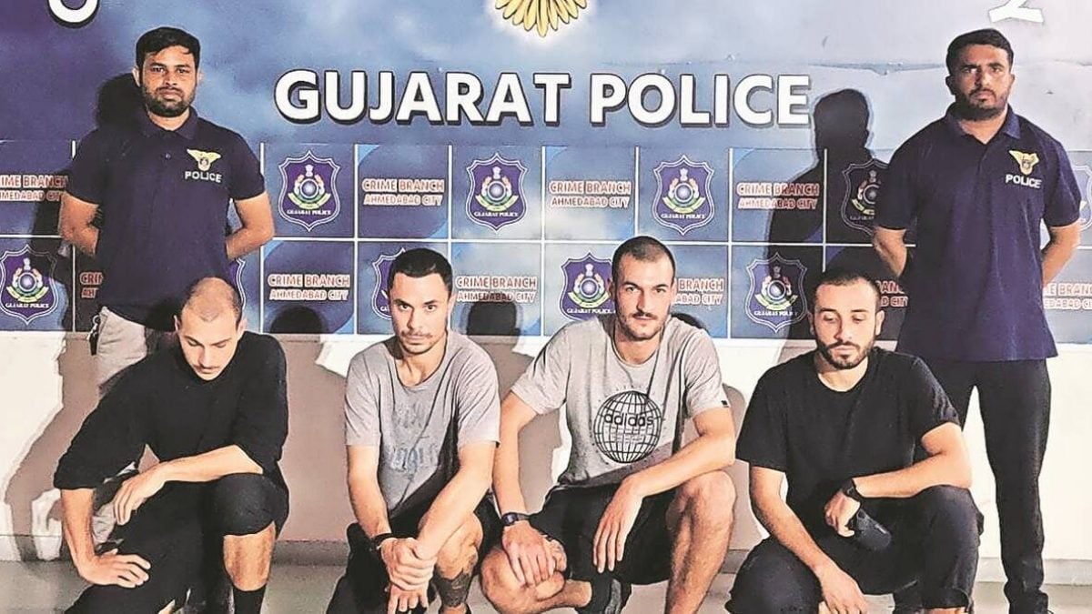 Writer arrestati per aver imbrattato la metropolitana. Pugno duro dell’India con quattro giovani italiani