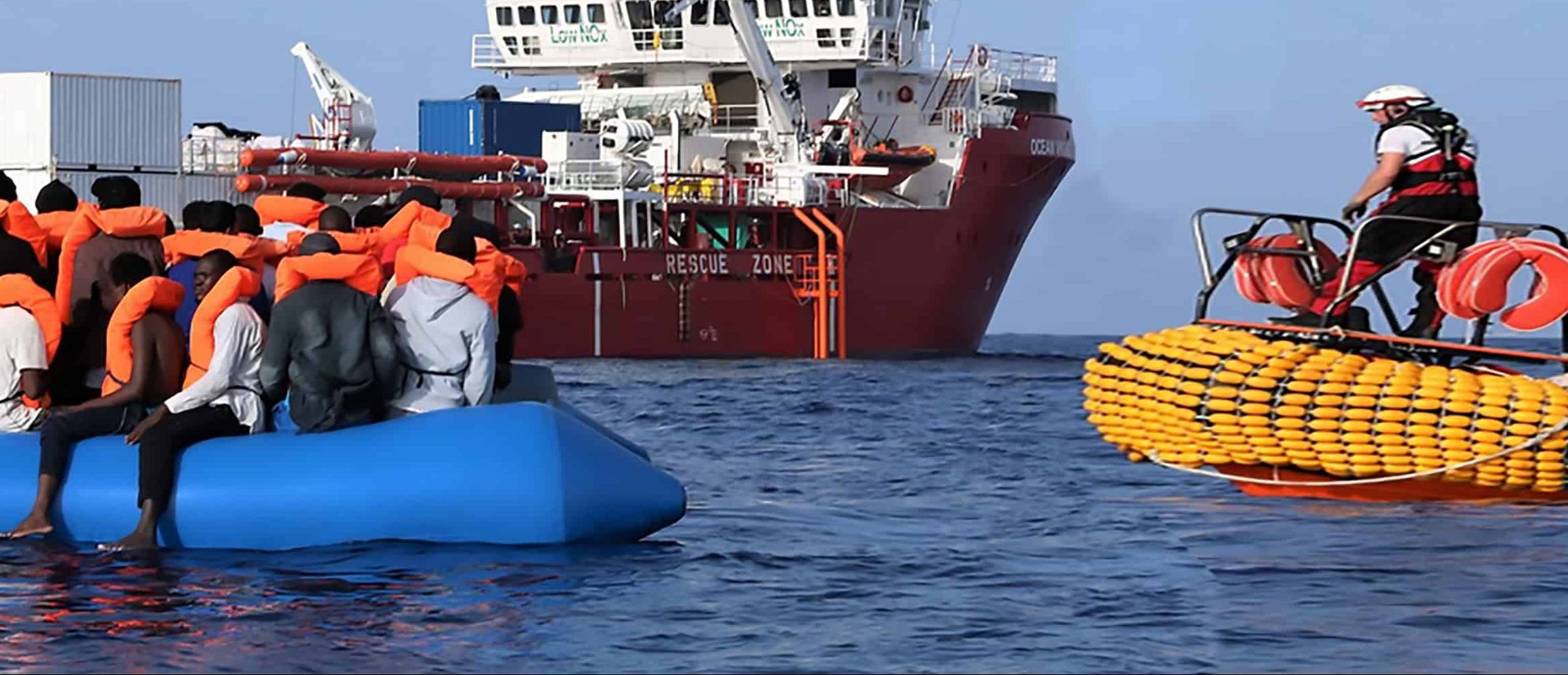 Migranti, in scena il grande bluff dei porti chiusi