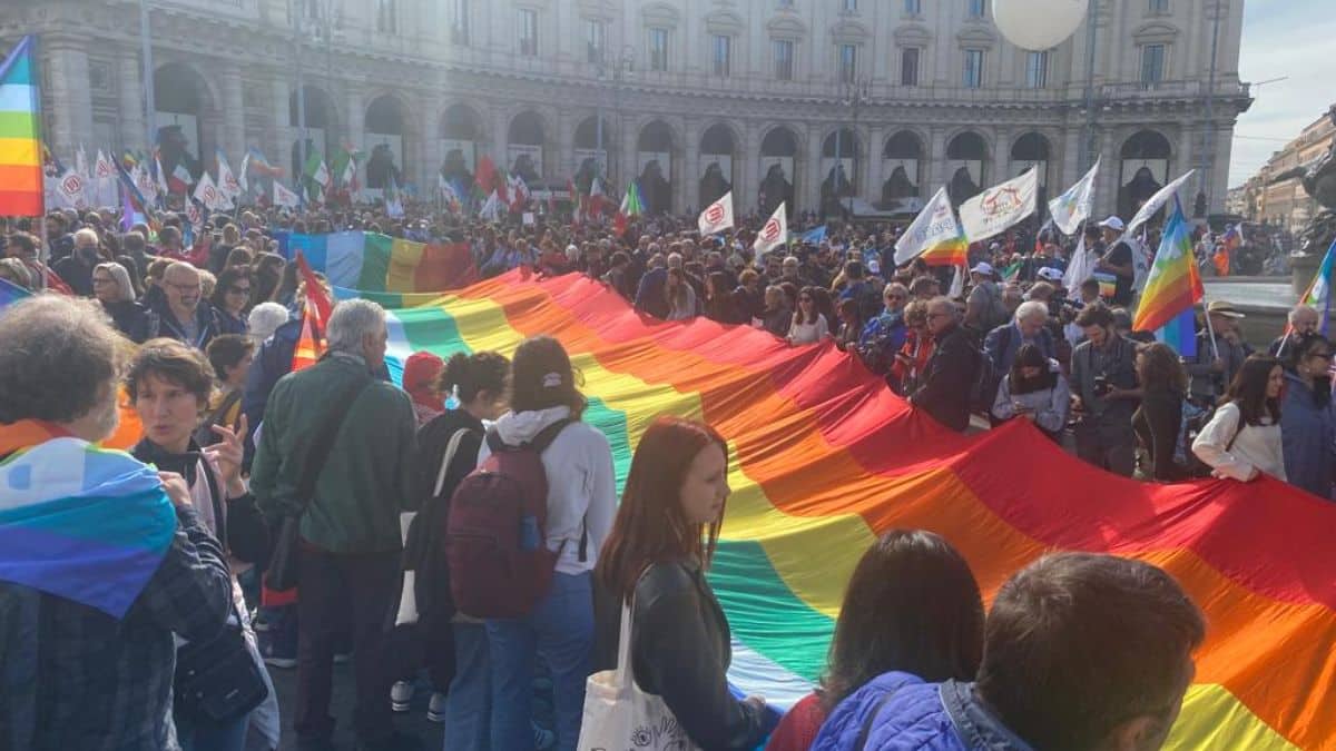 Gli occhi del mondo puntati su Roma. Centomila in marcia per la Pace per dire basta all’orrore in Ucraina