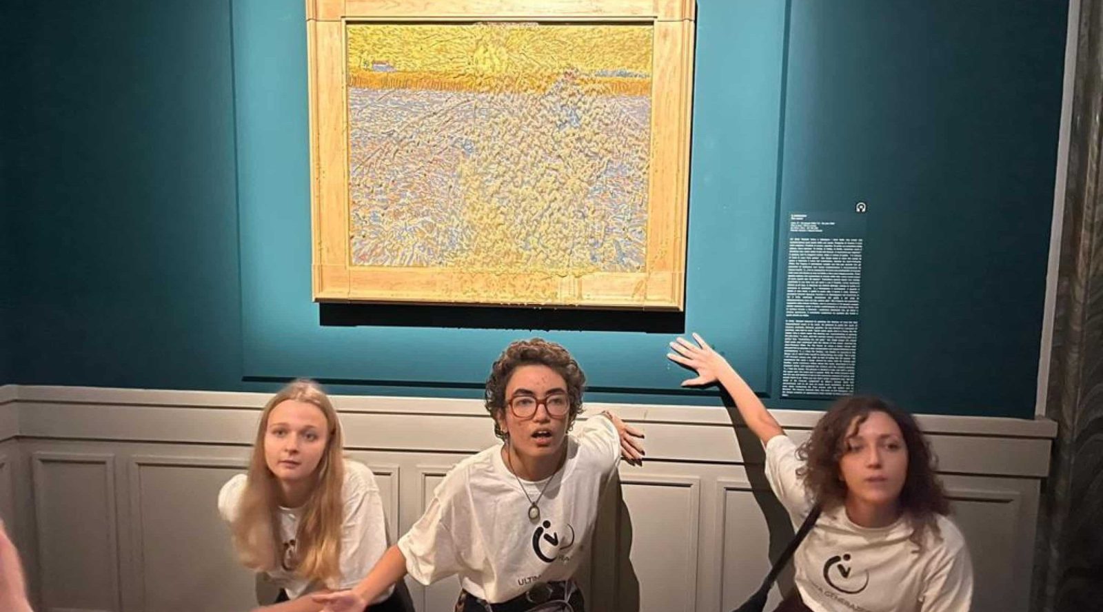 Ultima Generazione imbratta "Il seminatore" di Van Gogh