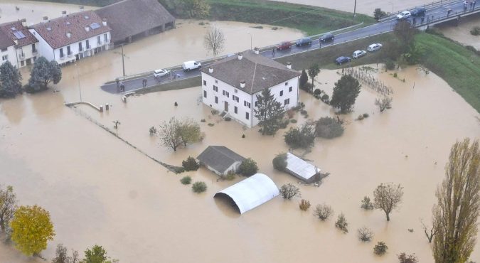 MALTEMPO:VENETO,CASA DISPERSO CALDOGNO SOTTO DUE METRI ACQUA