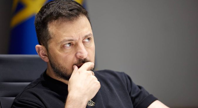 Cade il mito degli eroi ucraini senza macchia. Mazzette sui miliardi degli aiuti militari, rotolano le prime teste tra i fedelissimi di Zelensky