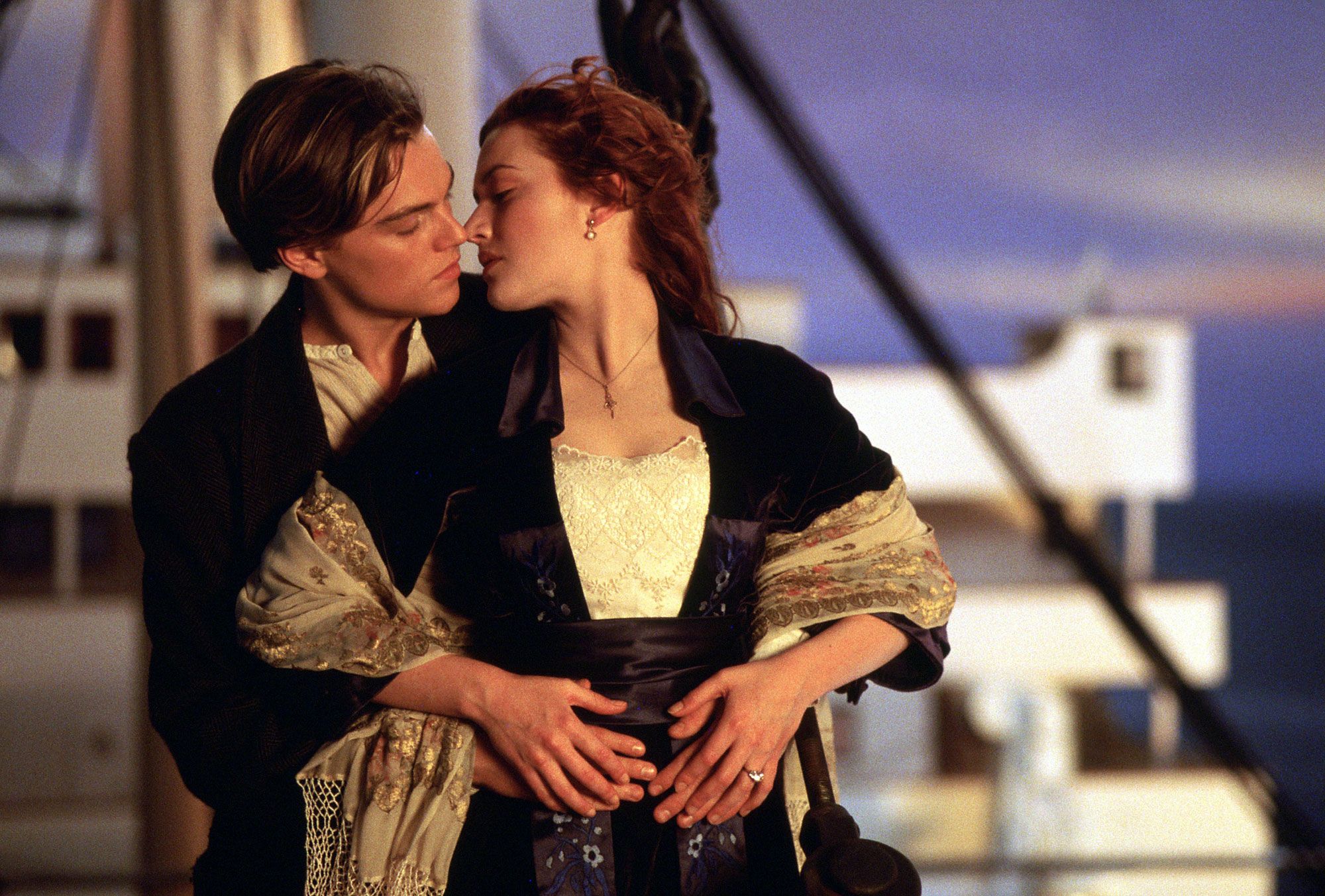 Domenica 20 novembre andrà in onda in prima serata Titanic, il film di James Cameron con protagonisti Kate Winslet e Leonardo DiCaprio.