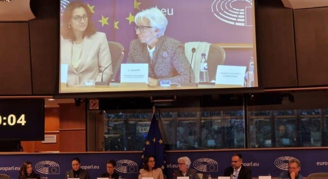Mutui e prestiti in rialzo: la Bce alza i tassi d’interessi dello 0,50%