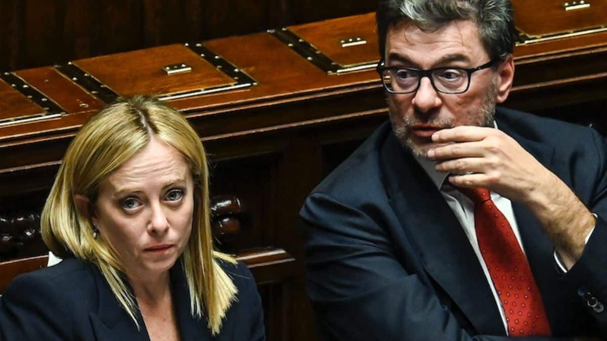 Pensioni, si va verso i 600 per gli over 75. Giorgetti lancia l’allarme: “Senza natalità il sistema crolla”