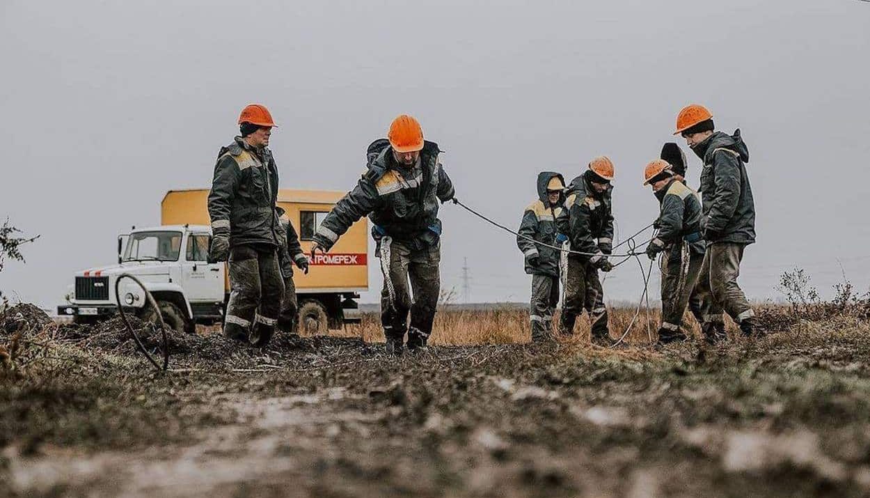 L’Ucraina al buio. Zelensky: “Gli impianti colpiti quasi ogni giorno”