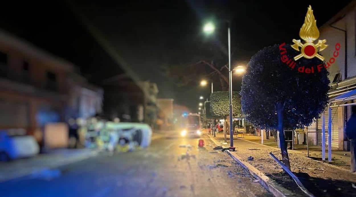 Grave incidente nella notte a Roma. Morti 5 giovani