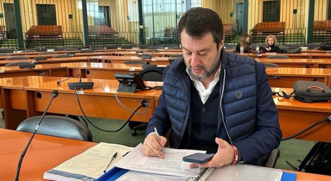 Processo Open Arms, nuova udienza a Palermo per Salvini. Il vicepremier: “Rischio 15 anni di carcere”