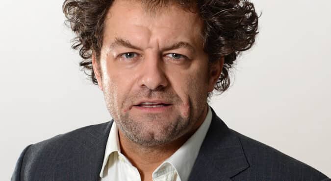 Quel filo che lega dai complottisti No Vax ai golpisti brasiliani