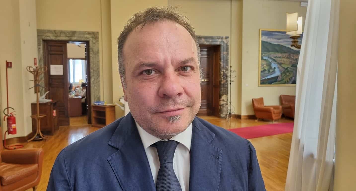 “Non c’è un euro per le accise. Ma spendiamo miliardi in armi”