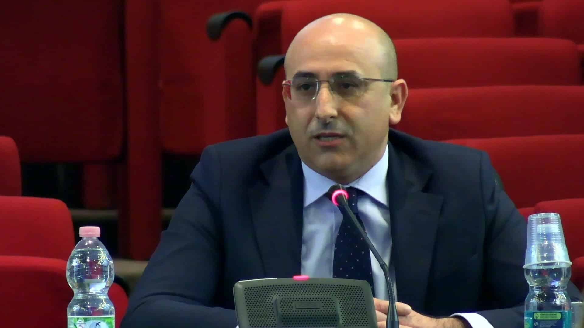 “Lavoratori poveri con redditi da fame, così si condanna il Paese al declino”. Parla il capogruppo M5S in commissione Finanze, Fenu: “Il Salario minimo è una misura di giustizia sociale”