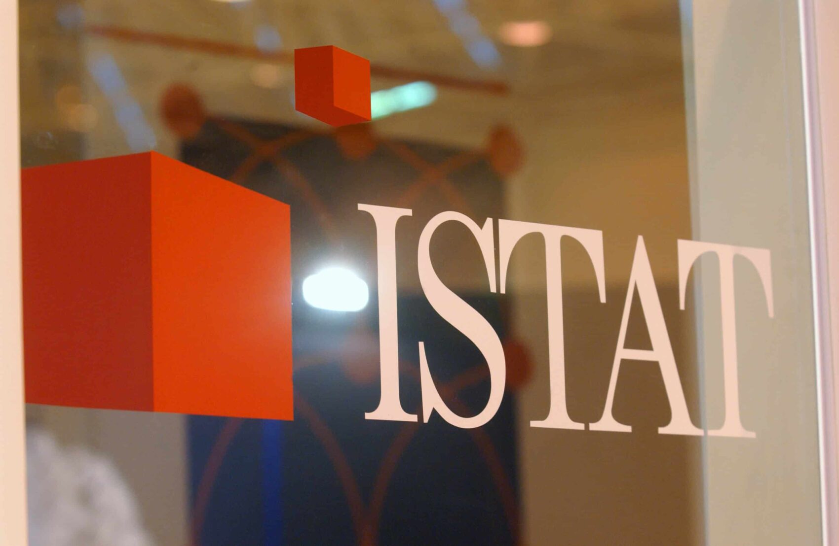 Istat, giù la fiducia di consumatori e imprese