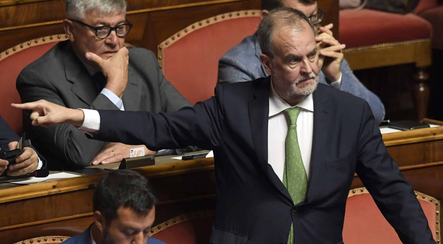 Tensioni sull’autonomia regionale. E Calderoli perde le staffe