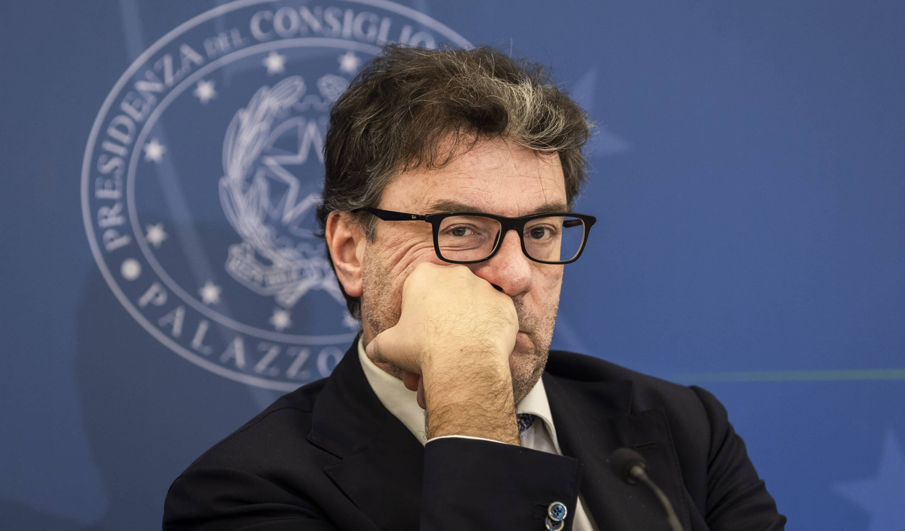 Il governo rinuncia alla flat tax per i dipendenti: la tassa piatta resta solamente per gli autonomi