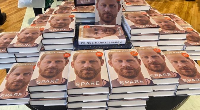 “Spare” va a ruba. Anche in Italia clamoroso successo per il libro di Harry