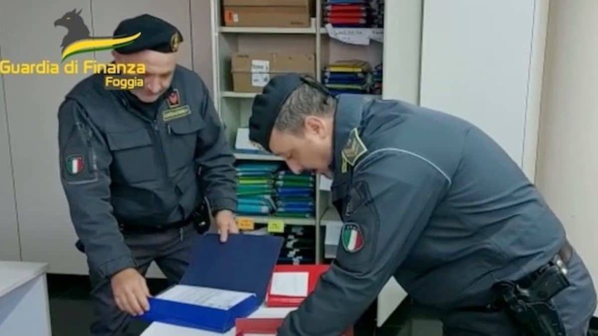 Diplomi falsi, a Foggia scoperta una truffa dalla Guardia di Finanza: agli arresti anche un ex deputato di Forza Italia