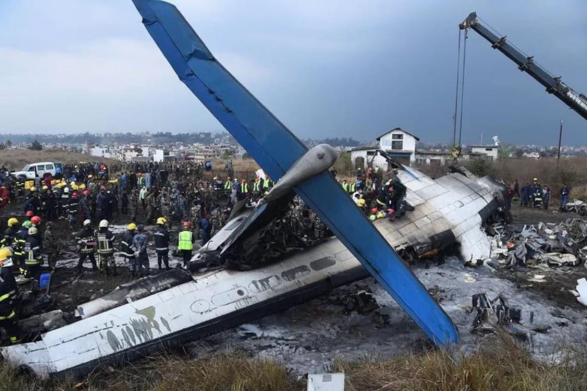 Aereo precipitato in Nepal, perde quota durante l’atterraggio: nessun sopravvissuto per i media