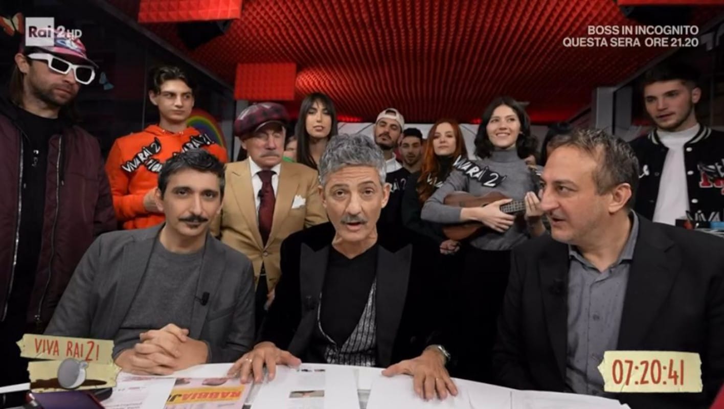 Fiorello ironizza su mafia e Pd a Viva Rai 2: dai fatturati illegali alla friendzone di Letta