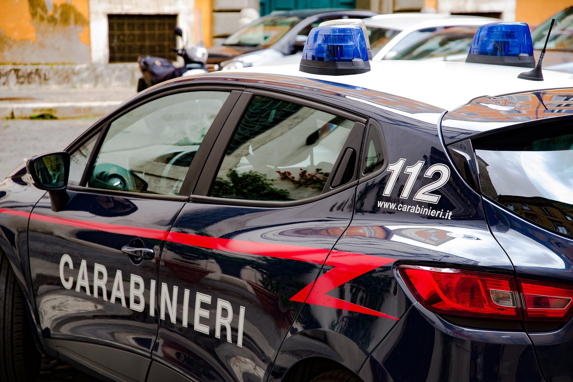 Omicidio nel Bresciano, uccide il marito accoltellandolo alla gola a Nuvolento. Il figlio 15enne della coppia assiste alla tragedia