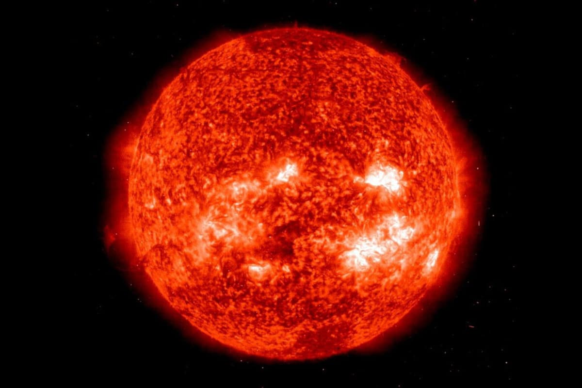 Flusso di vento solare diretto verso la Terra. Una tempesta geomagnetica colpirà il Pianeta tra il 19 e il 20 gennaio. Previsti problemi a satelliti e reti elettriche