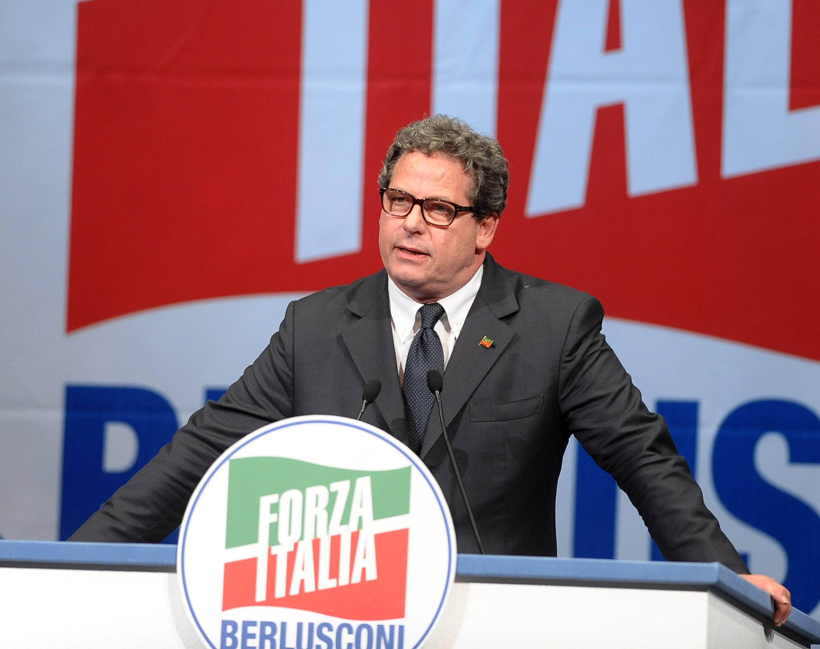 Per Micciché arriva una tegola giudiziaria. Al deputato regionale di Forza Italia, indagato per peculato, truffa e false attestazioni, disposto il divieto di dimora a Cefalù