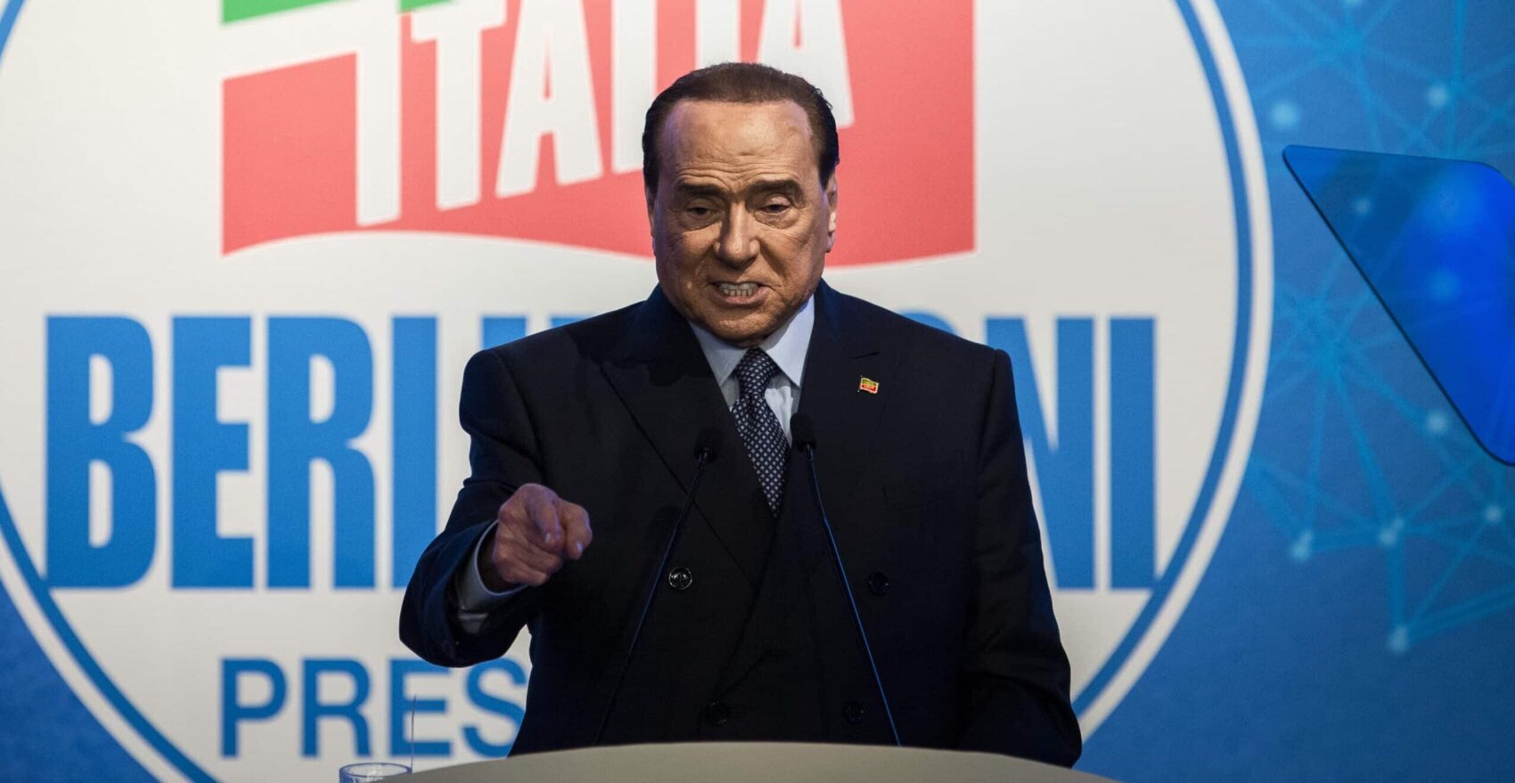 Berlusconi attacca il Governo sull’Ucraina