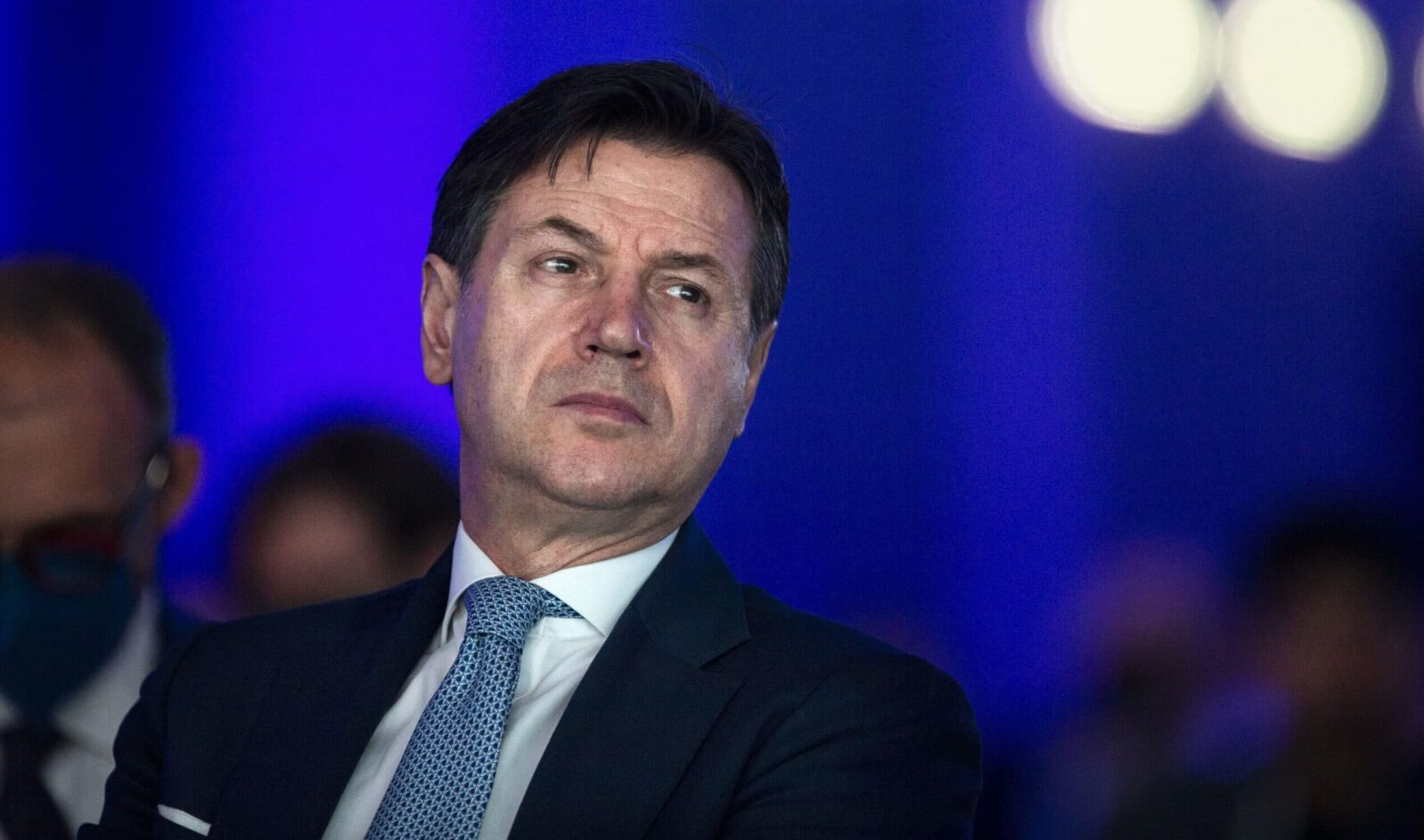 Conte contro il governo: “Il mal di pancia viene agli italiani, l’incapacità ha prodotto un disastro”