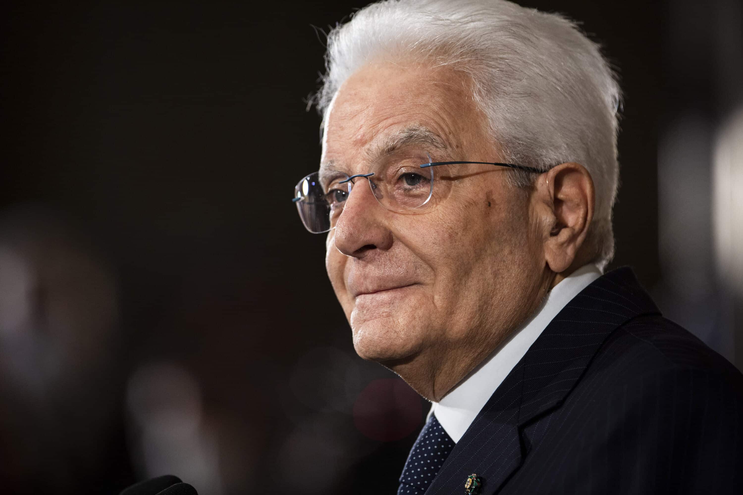 Sui balneari superato ogni limite. L’ira di Mattarella sul Governo. Il Capo dello Stato firma solo per salvare le altre norme. I rilievi in una lettera ai presidenti delle Camere e a Meloni