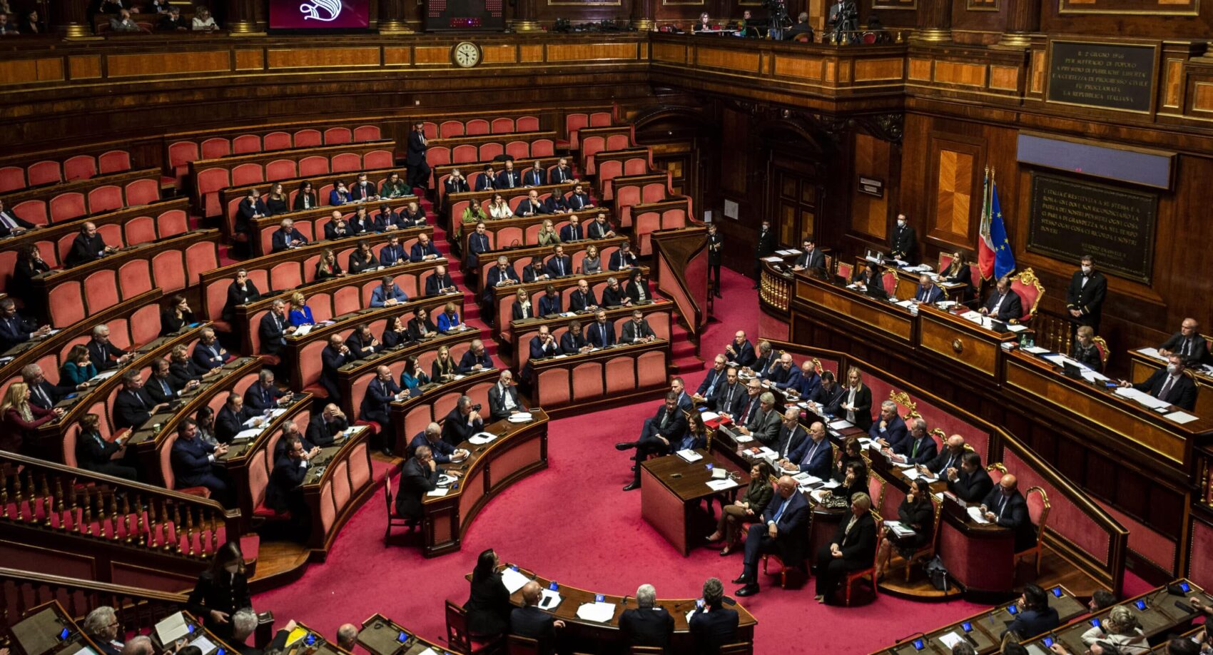 E per magia al Senato tornano i vitalizi