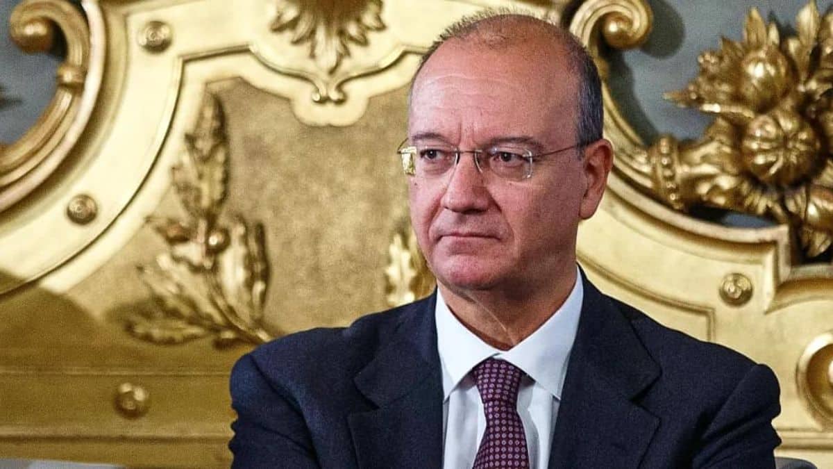 Scontri al liceo di Firenze, il ministro Valditara condanna la lettera della preside: la reazione dell’opposizione