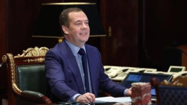 Medvedev annuncia di usare il nucleare se Kiev attacca la Russia. Dall’Ue previste nuove sanzioni per Mosca