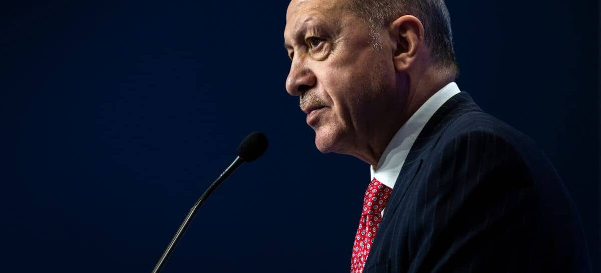 Terremoto in Turchia, l’italiano Angelo Zen ancora disperso. Erdogan ammette i ritardi nei soccorsi: “Ci sono stati problemi”