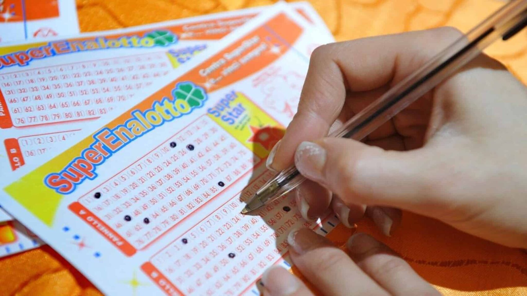 Il governo gioca al Lotto per trovare i soldi per la manovra