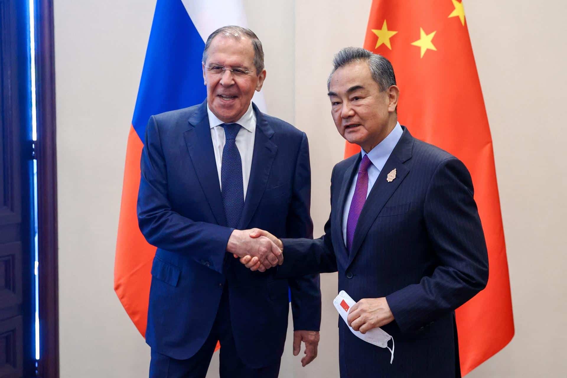 Il ministro degli Esteri cinese Wang Yi incontra Putin e Lavrov a Mosca. Il Cremlino revoca il decreto sulla sovranità della Moldavia