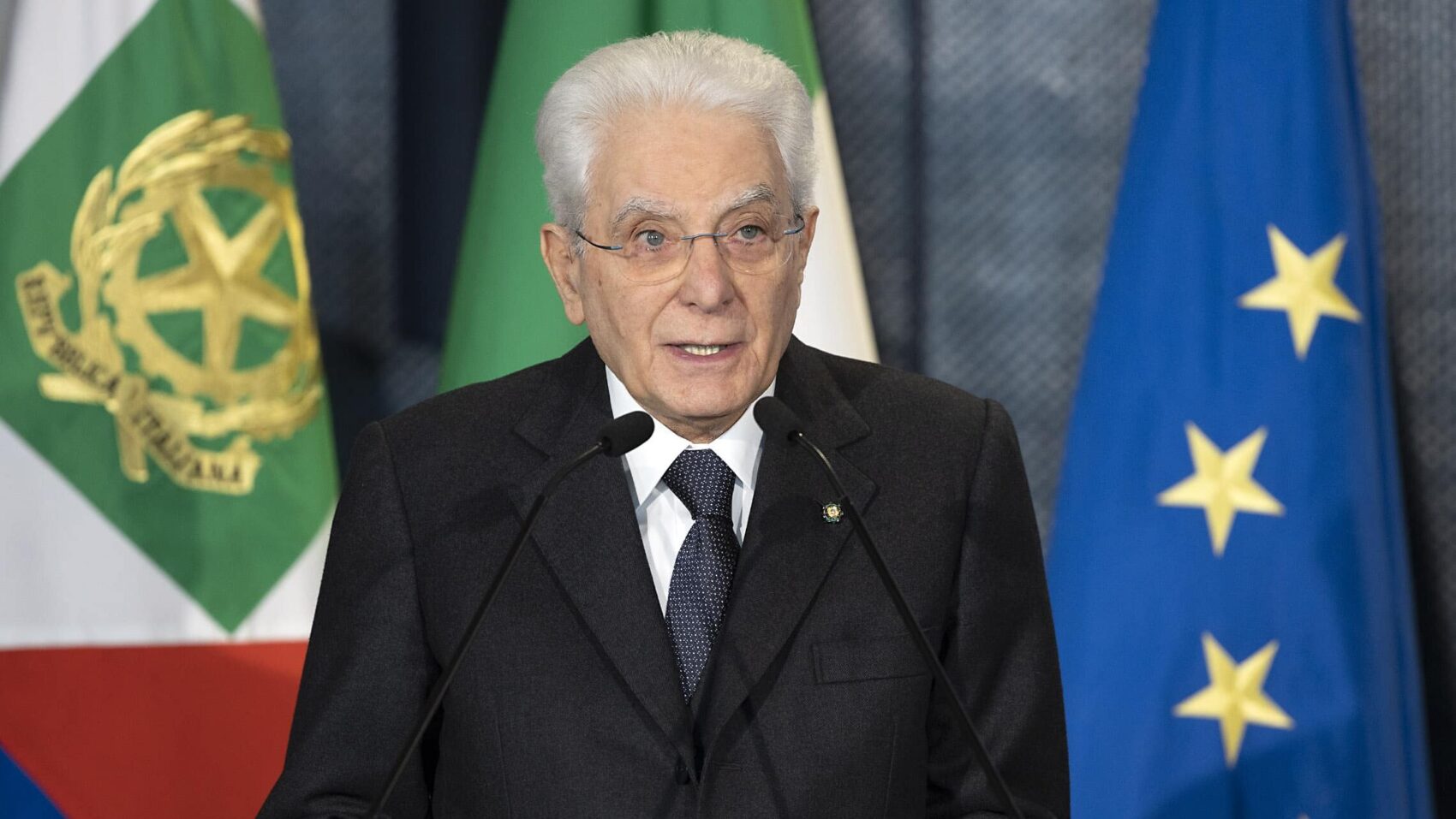 Mattarella bacchetta