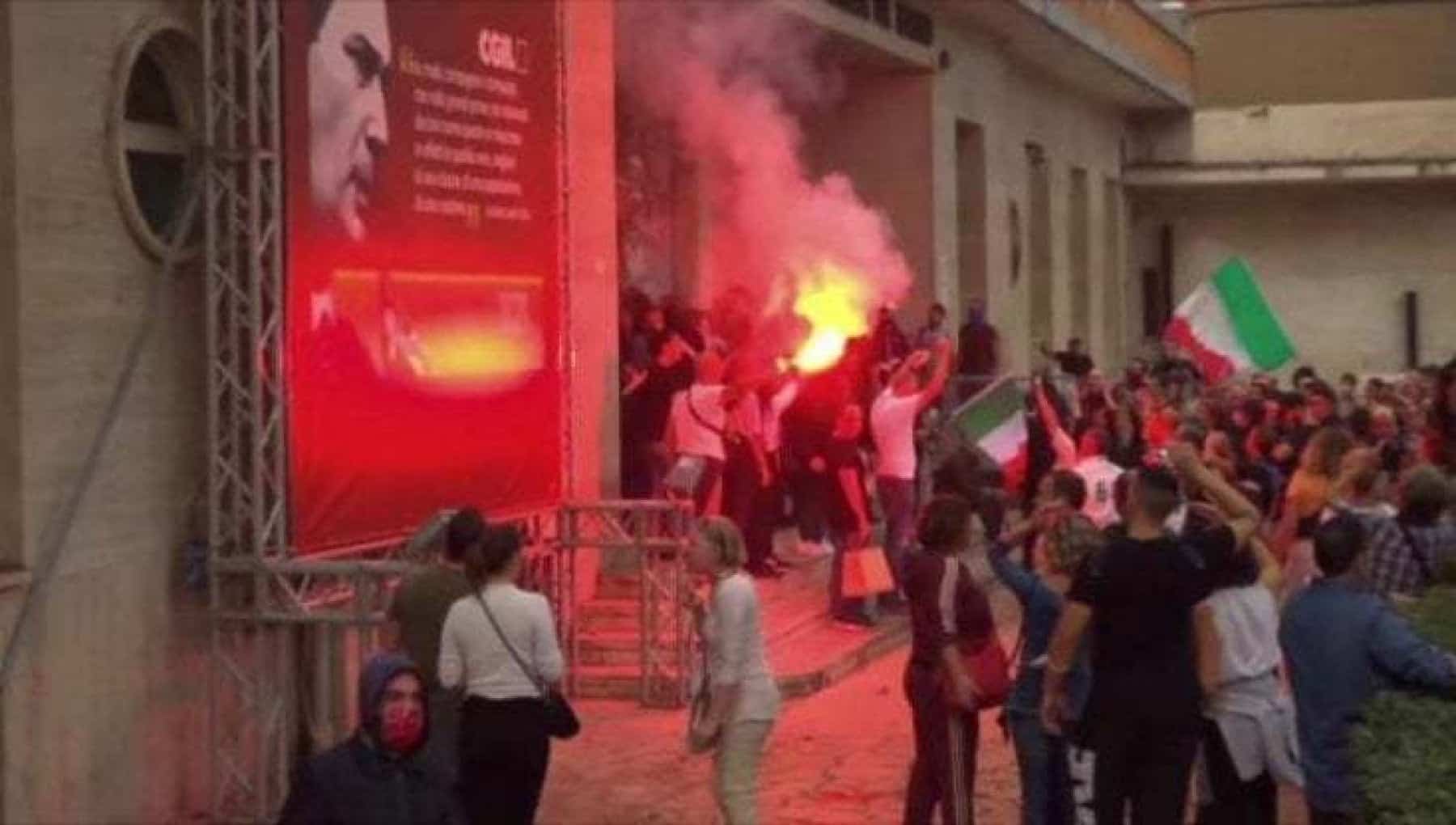 Assalto alla Cgil, pure i “cugini” di Forza Nuova scaricano la Meloni