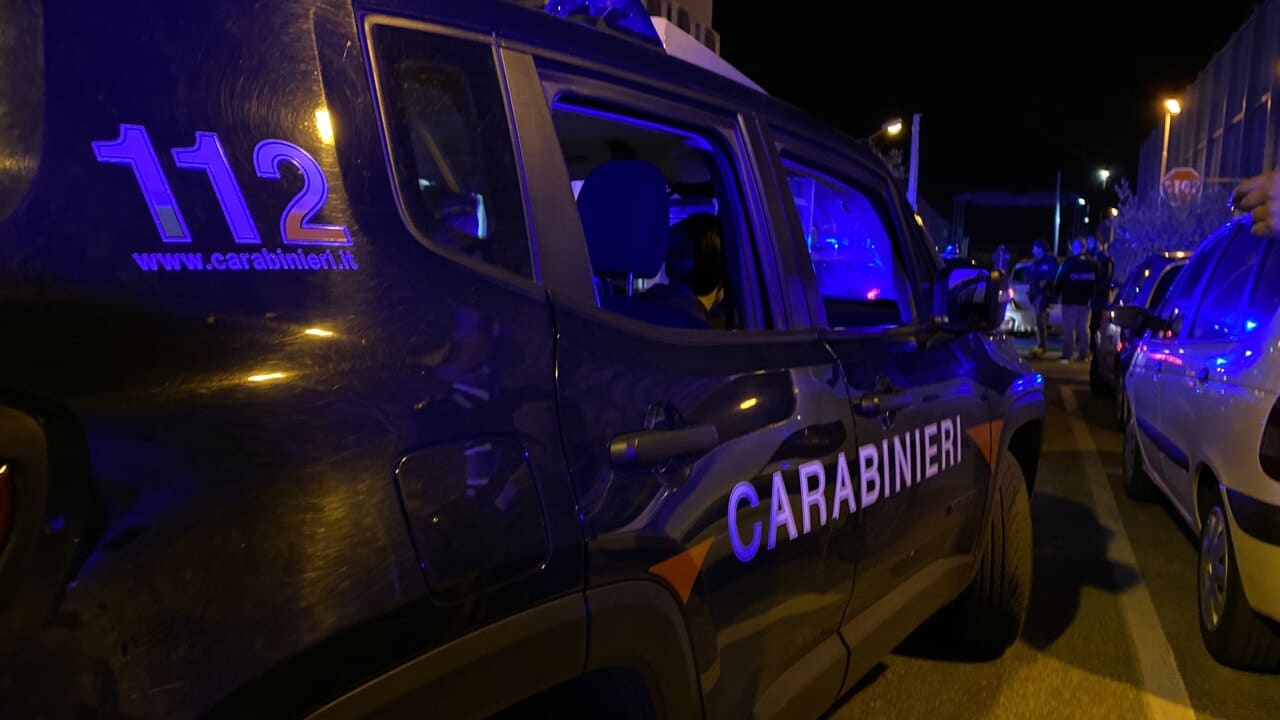 Smaltimento illecito di rifiuti, arrestate 12 persone in Campania con l’accusa di fare parte di un’associazione a delinquere