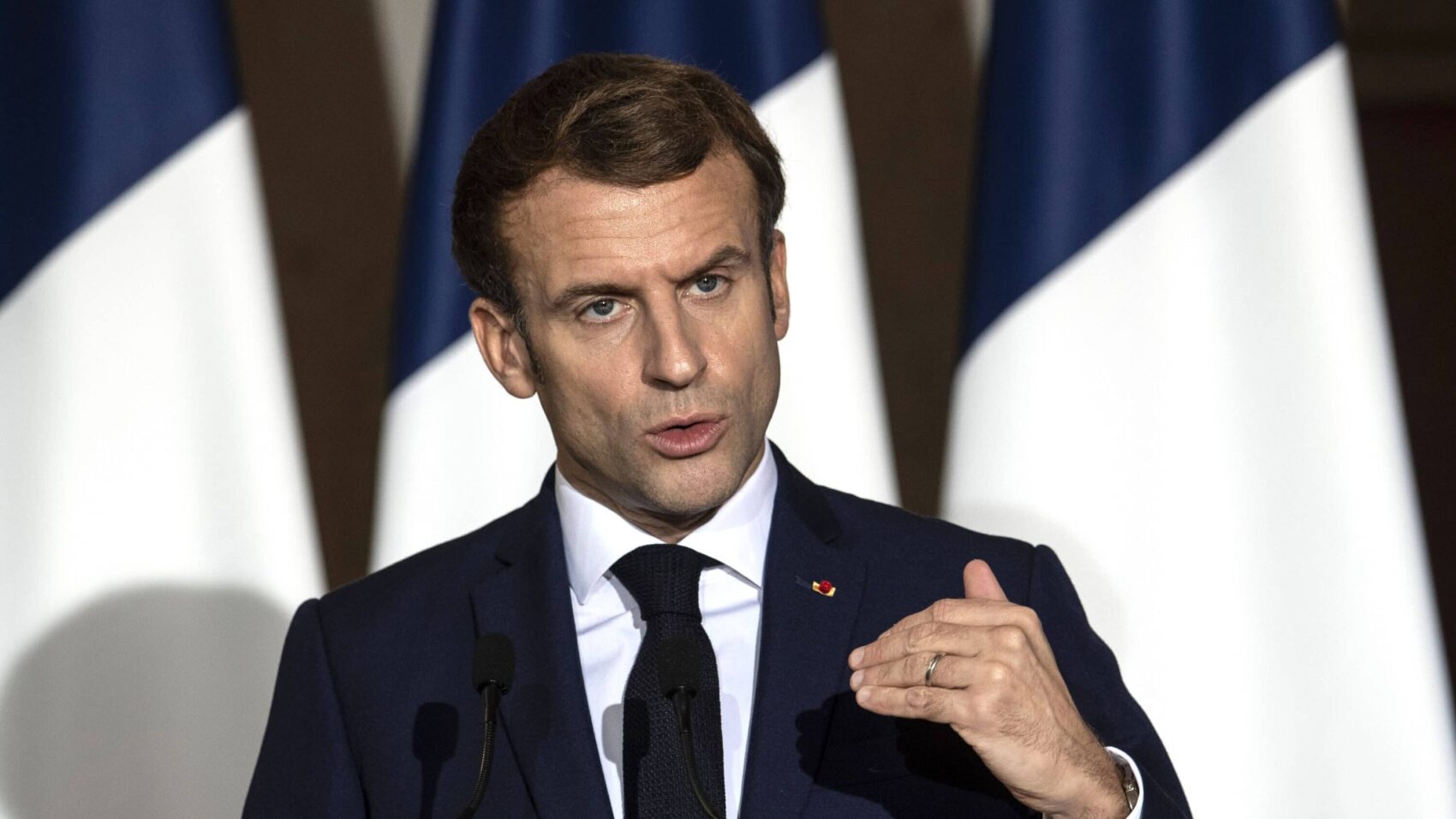 Dalla Francia una lezione per il Pd. Se insegue Macron finisce male