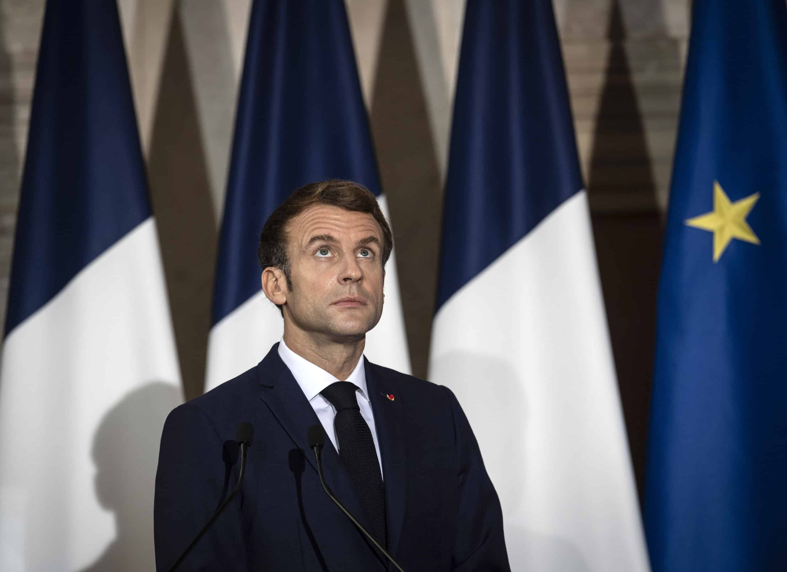 Macron il bellicista: pressing su Scholz per preparare l’Ue all’invio di truppe in Ucraina