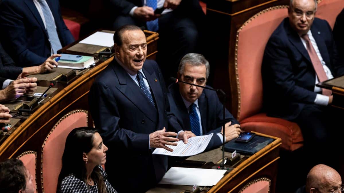 Forza Italia, Berlusconi ha deciso: salta Cattaneo e depotenziata la Ronzulli. Tensioni confermate all’interno del partito