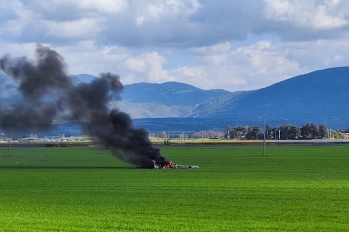 Scontro in volo tra due aerei dell’Aeronautica militare a Guidonia: morti i piloti