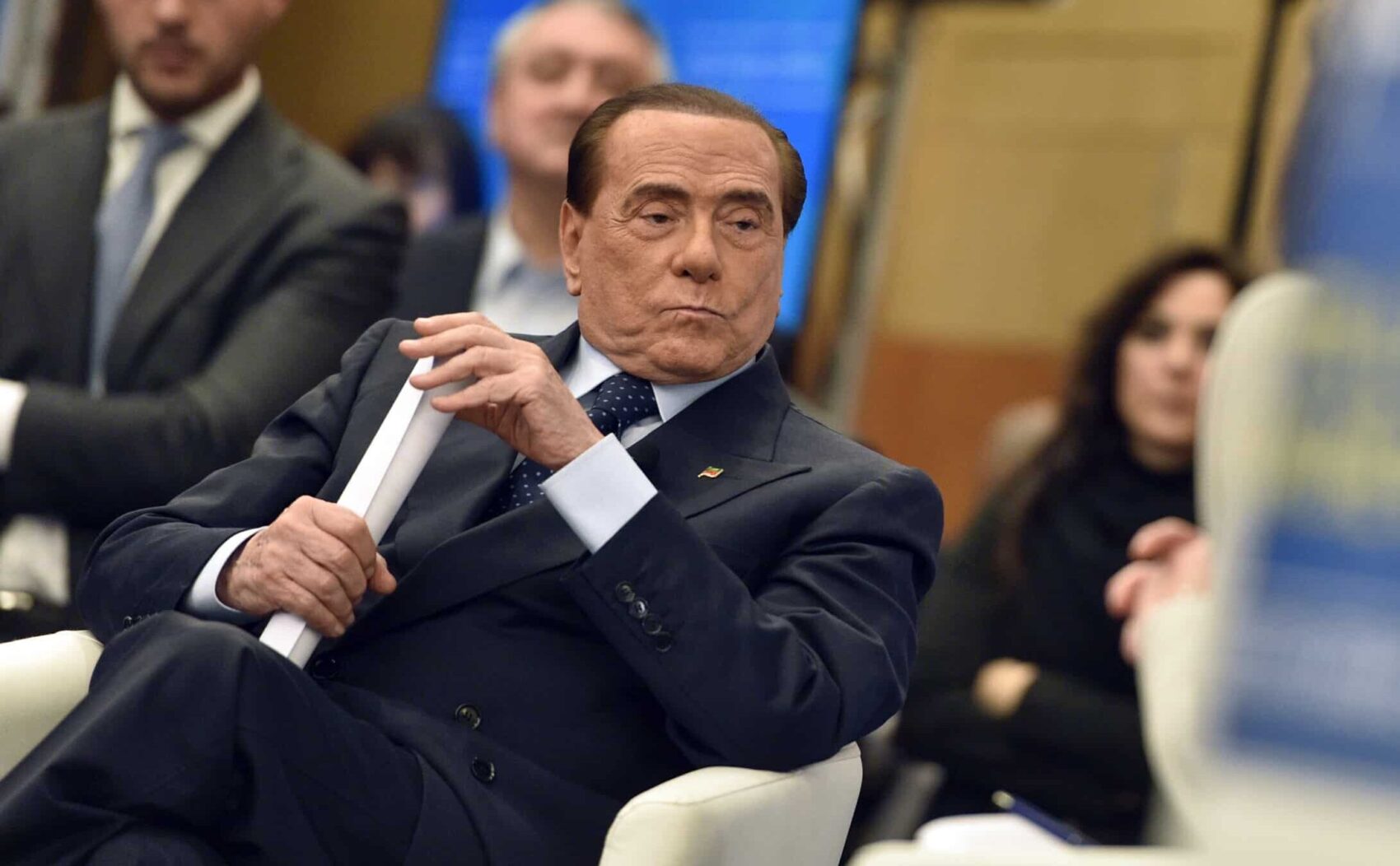 Berlusconi reagisce bene alle cure ma in Forza Italia è iniziato il fuggi-fuggi