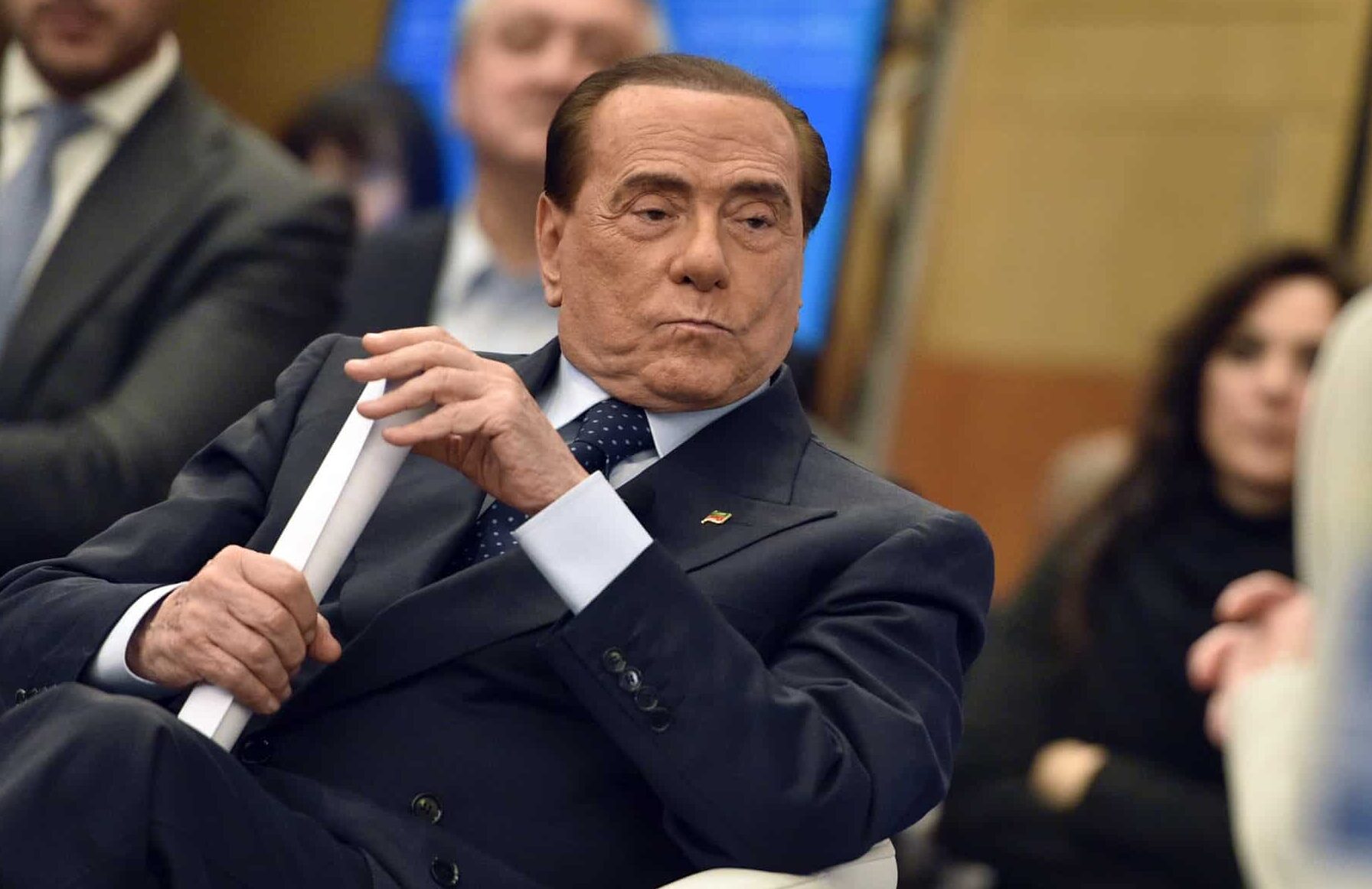 Berlusconi reagisce bene alle cure ma in Forza Italia è iniziato il fuggi-fuggi