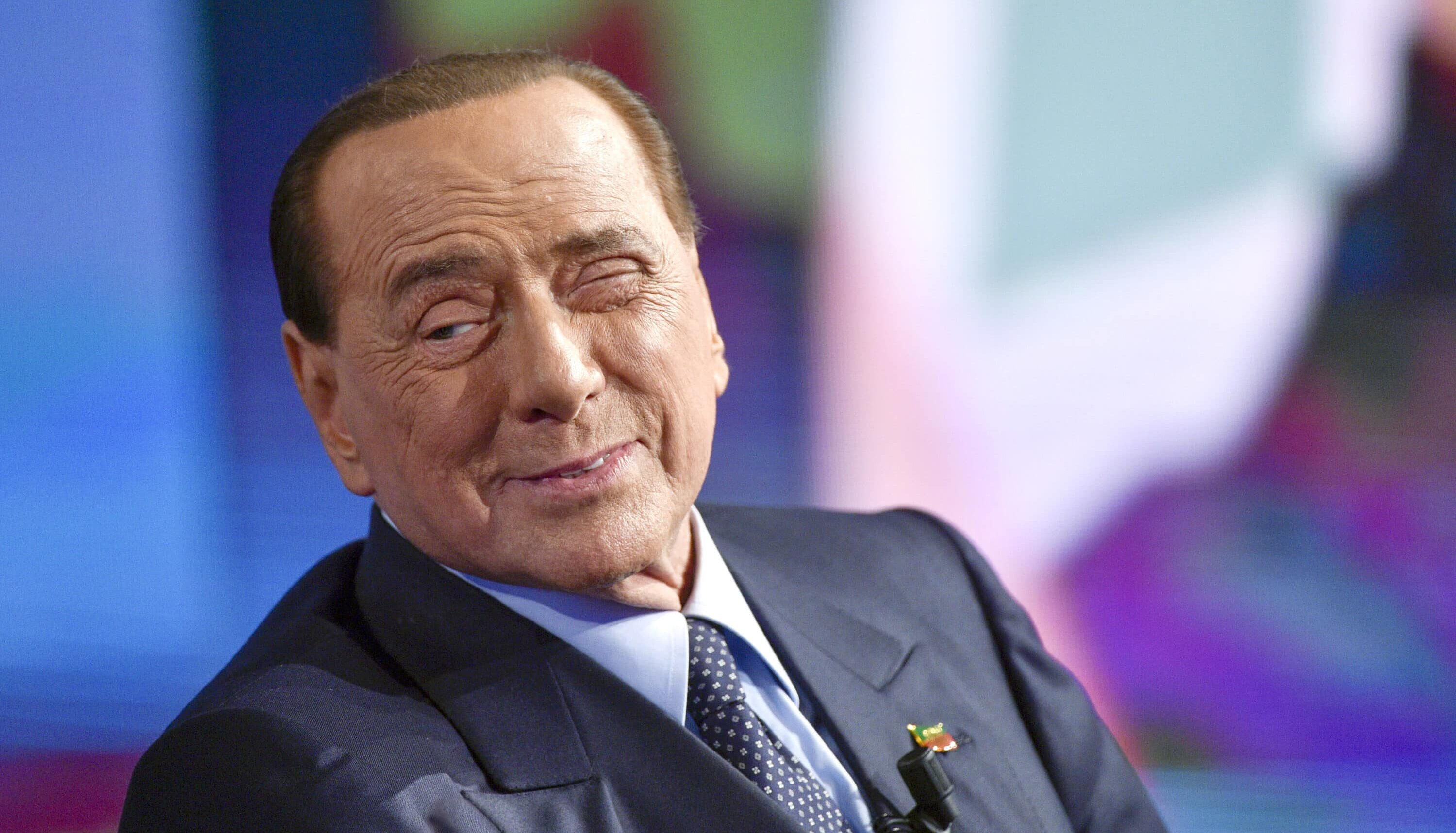 Berlusconi in terapia intensiva, è psicodramma tra i peones di Forza Italia